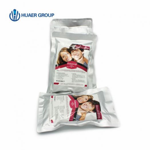 Deux Patients Utilisent Le Kit De Gel De Blanchiment Des Dents Pro Utilisé Par Le Dentiste De La Clinique