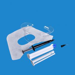 Deux Patients Utilisent Le Kit De Blanchiment Des Dents Pro
