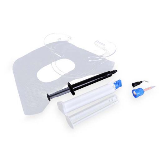 Deux Patients Utilisent Le Kit De Blanchiment Des Dents Pro